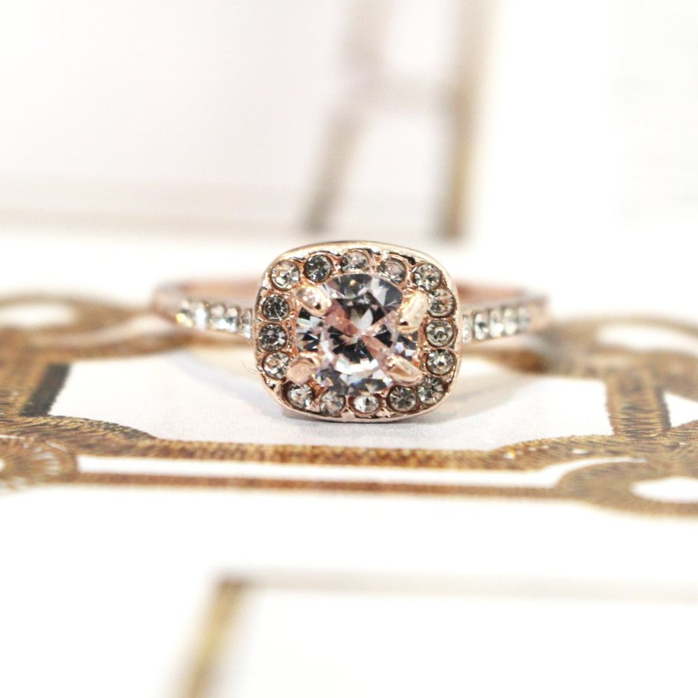 💍 Rose Gold Halo Princess Crystal Engagement Ring size 9